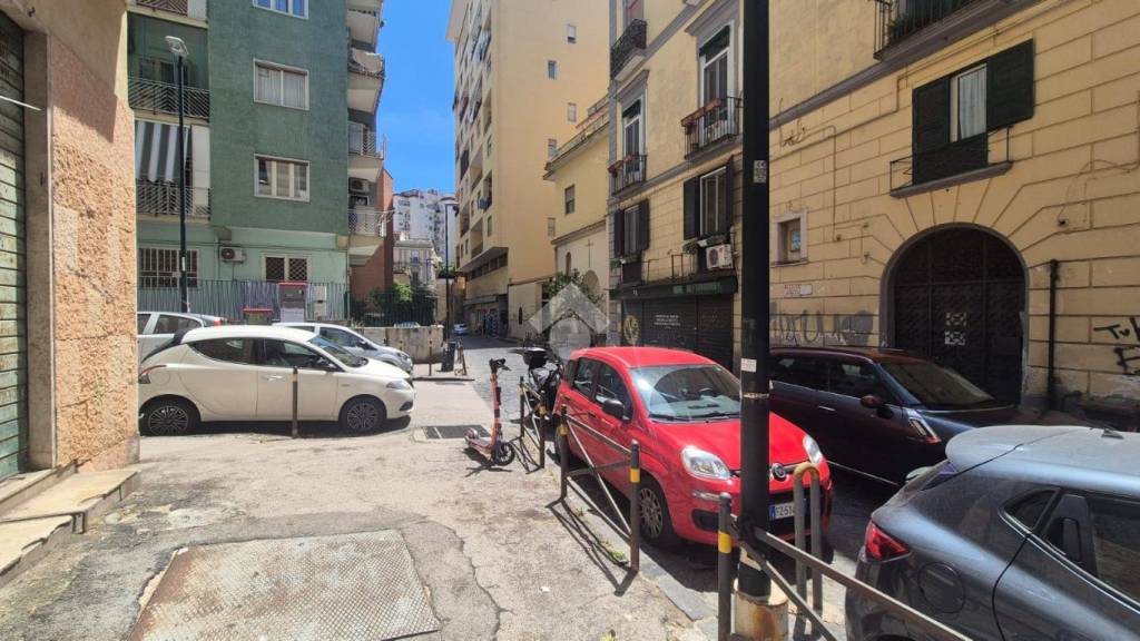negozio in vendita a Napoli in zona Arenella