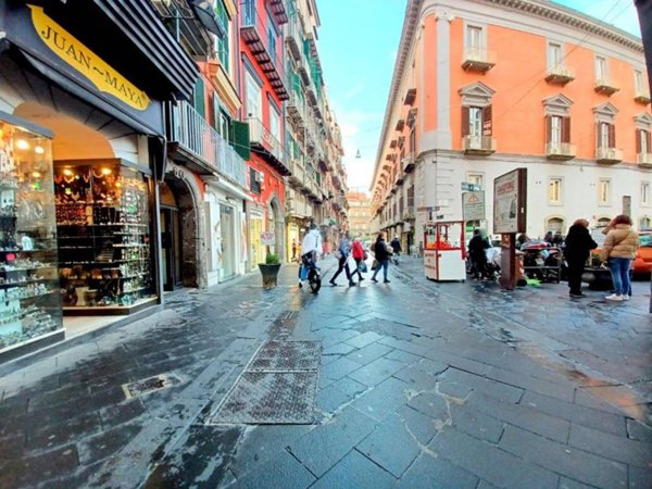 appartamento in vendita a Napoli in zona Chiaia