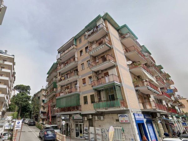 negozio in vendita a Napoli in zona Capodimonte / Colli Aminei