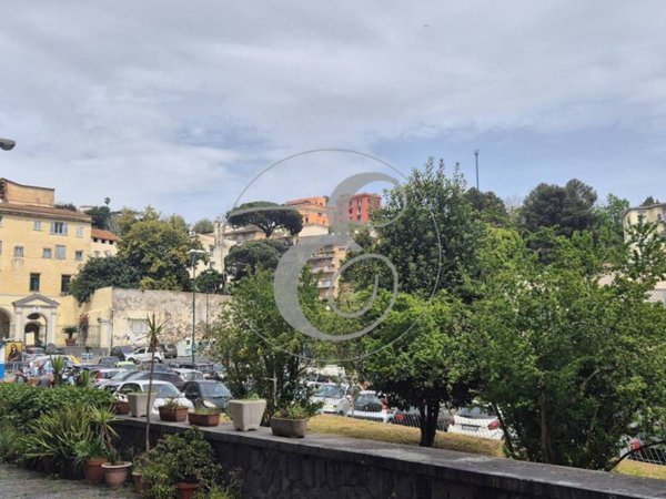 appartamento in vendita a Napoli in zona San Carlo all'Arena