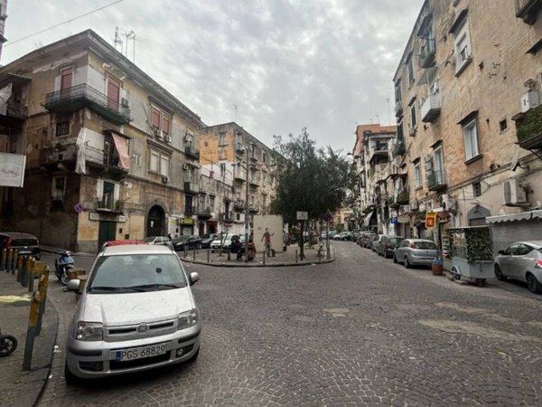 appartamento in vendita a Napoli in zona Stella