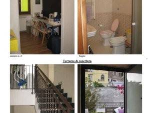 appartamento in vendita a Napoli in zona Chiaia