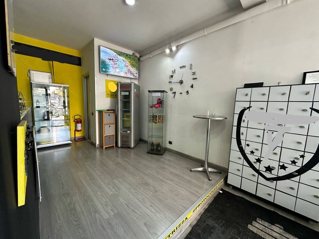 negozio in vendita a Napoli in zona Camaldoli