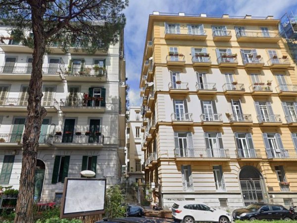 appartamento in vendita a Napoli in zona Chiaia