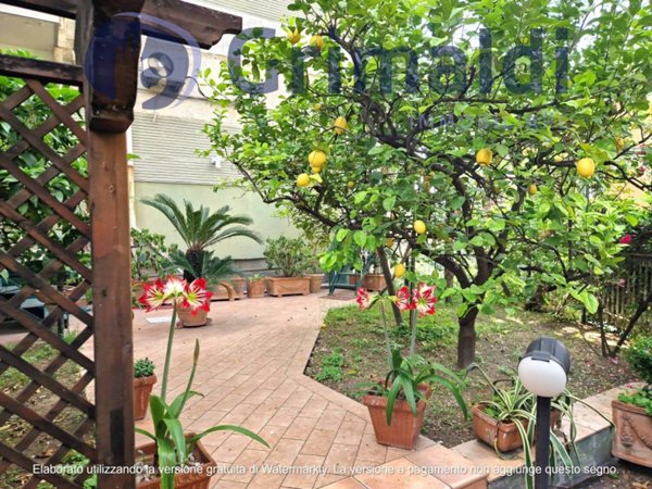 appartamento in vendita a Napoli in zona Arenella