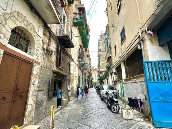 appartamento in vendita a Napoli in zona Stella