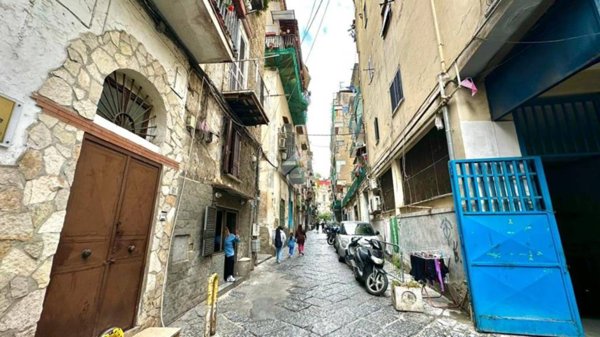appartamento in vendita a Napoli in zona Stella