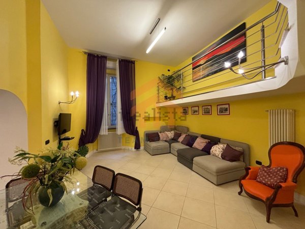 appartamento in vendita a Napoli in zona Chiaia