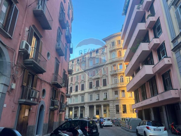 appartamento in vendita a Napoli in zona Chiaia