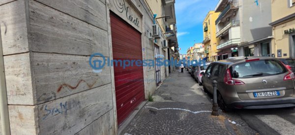negozio in vendita a Napoli in zona Bagnoli