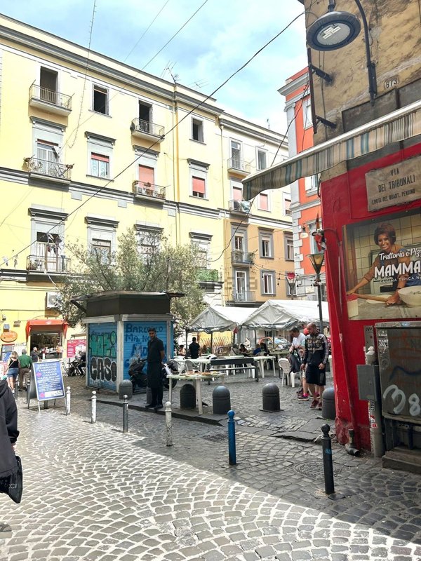 appartamento in vendita a Napoli in zona San Lorenzo