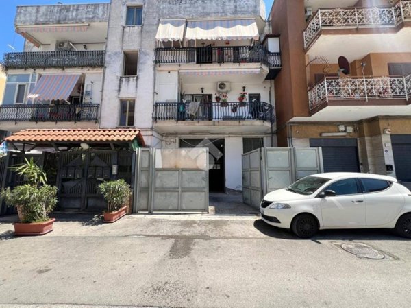 locale commerciale in vendita a Napoli in zona Posillipo