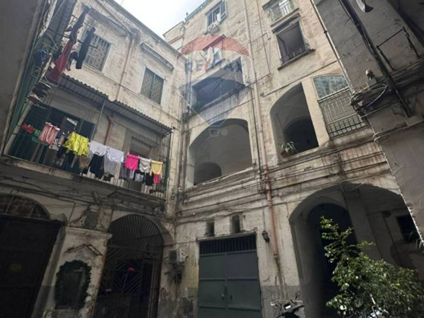 appartamento in vendita a Napoli in zona Poggioreale