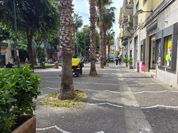 negozio in vendita a Napoli in zona Bagnoli