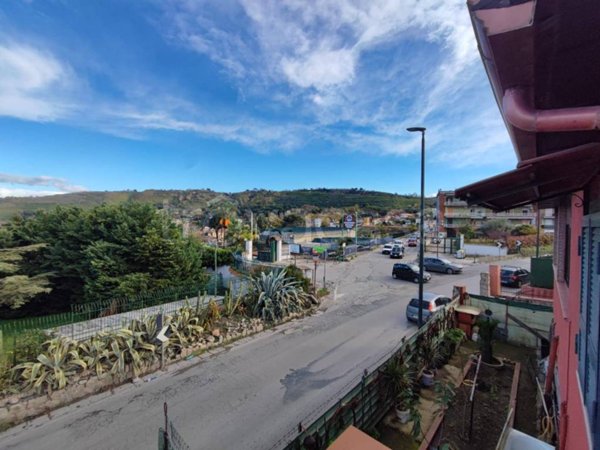 appartamento in vendita a Napoli in zona Pianura