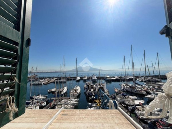 appartamento in vendita a Napoli in zona Chiaia