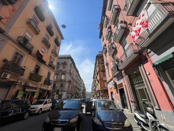 locale commerciale in vendita a Napoli