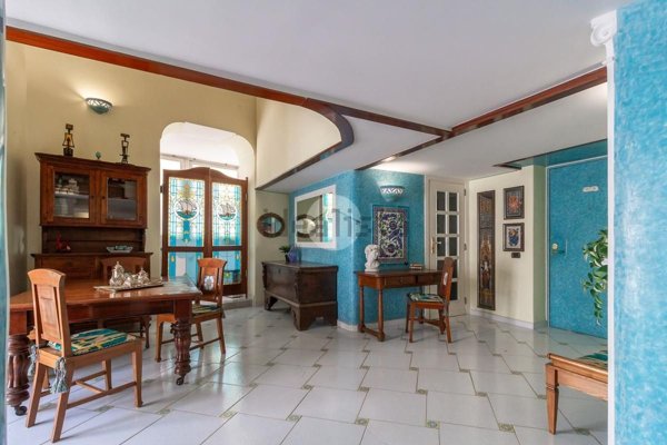 appartamento in vendita a Napoli in zona Chiaia