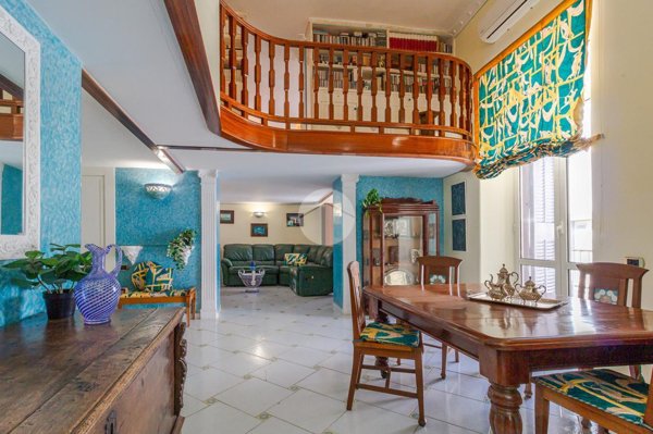 appartamento in vendita a Napoli in zona Chiaia