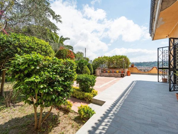 casa indipendente in vendita a Napoli in zona Bagnoli