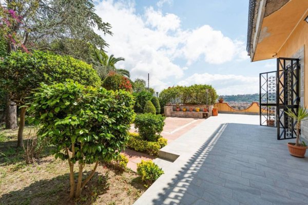 casa indipendente in vendita a Napoli in zona Bagnoli