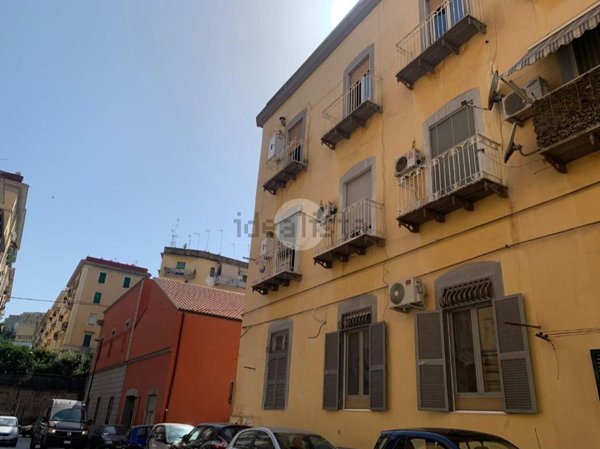 appartamento in vendita a Napoli in zona San Carlo all'Arena