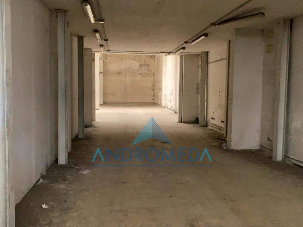 ufficio in vendita a Napoli in zona Capodimonte / Colli Aminei