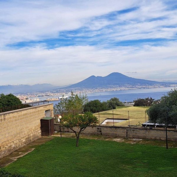 appartamento in vendita a Napoli in zona Posillipo