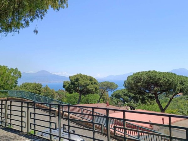 appartamento in vendita a Napoli in zona Posillipo