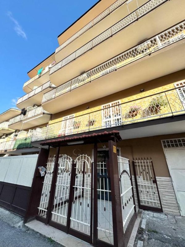 appartamento in vendita a Napoli in zona Pianura