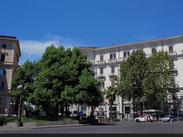 negozio in vendita a Napoli in zona Vomero