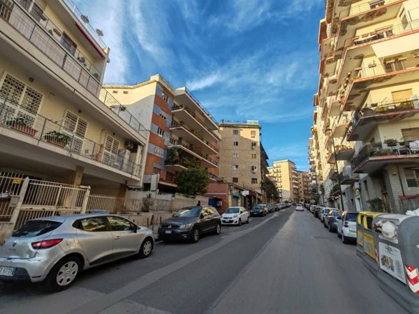 negozio in vendita a Napoli in zona Fuorigrotta