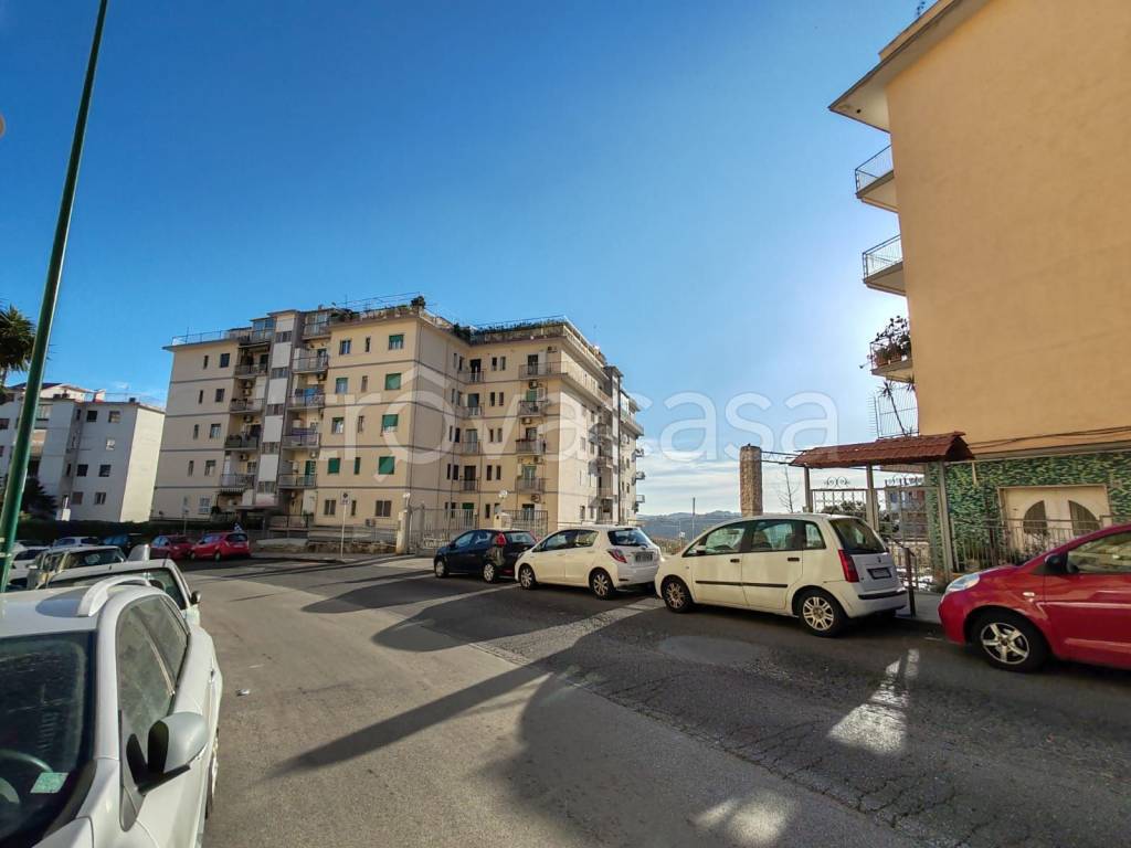 negozio in vendita a Napoli in zona Posillipo