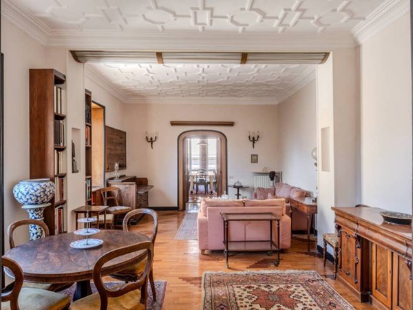 appartamento in vendita a Napoli in zona Chiaia