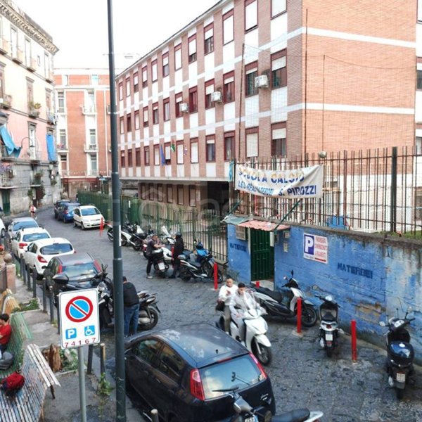 appartamento in vendita a Napoli in zona Stella