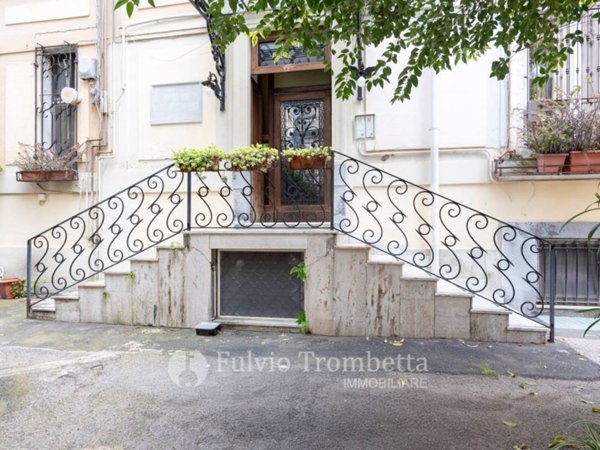 appartamento in vendita a Napoli in zona Chiaia
