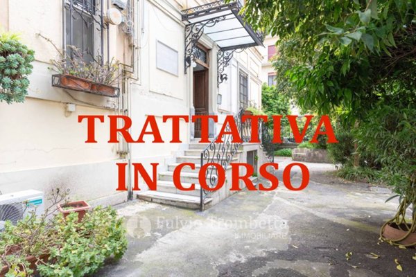 appartamento in vendita a Napoli in zona Chiaia
