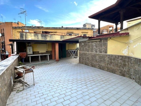 casa indipendente in vendita a Napoli in zona Piscinola