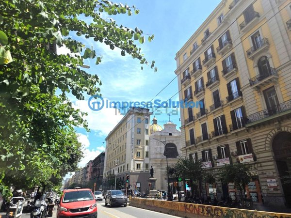 locale commerciale in vendita a Napoli