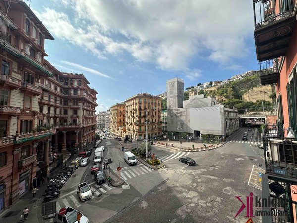 appartamento in vendita a Napoli in zona Chiaia