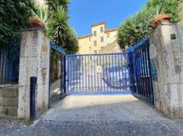 appartamento in vendita a Napoli in zona Arenella