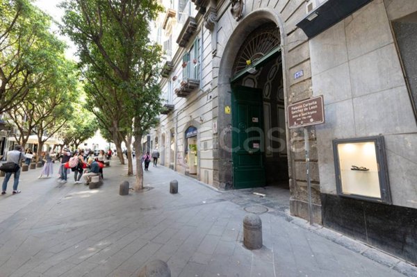 appartamento in vendita a Napoli in zona Chiaia