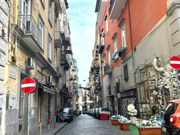 appartamento in vendita a Napoli in zona San Lorenzo
