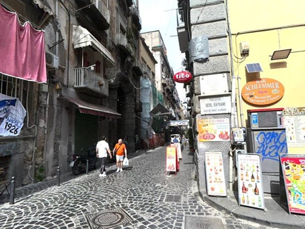 appartamento in vendita a Napoli in zona San Lorenzo