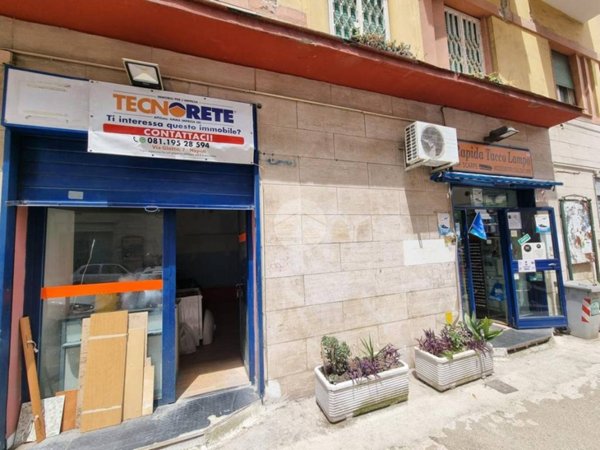 negozio in vendita a Napoli in zona Arenella