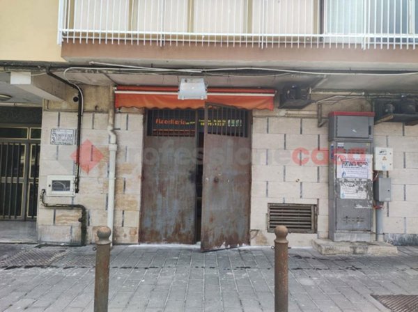 negozio in vendita a Napoli in zona Pianura