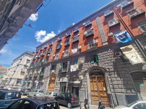 appartamento in vendita a Napoli in zona San Carlo all'Arena