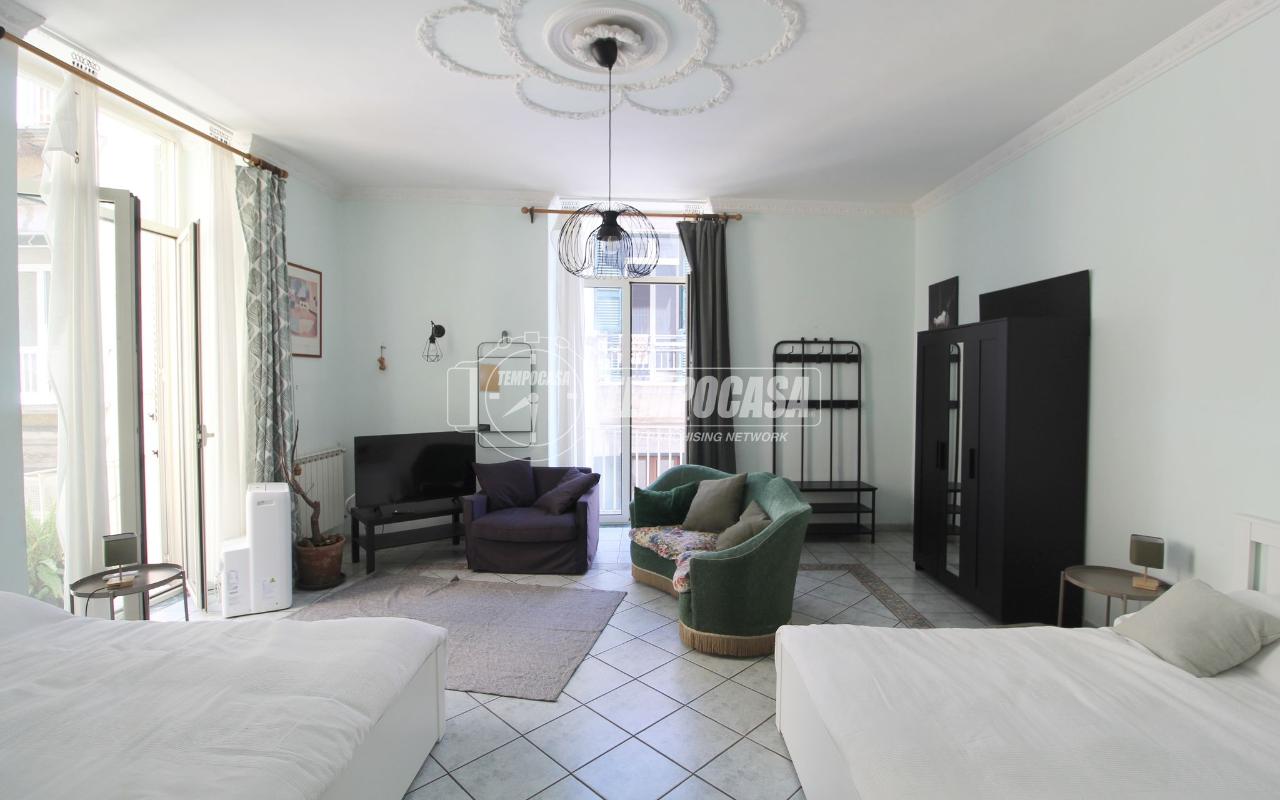 appartamento in vendita a Napoli in zona Chiaia