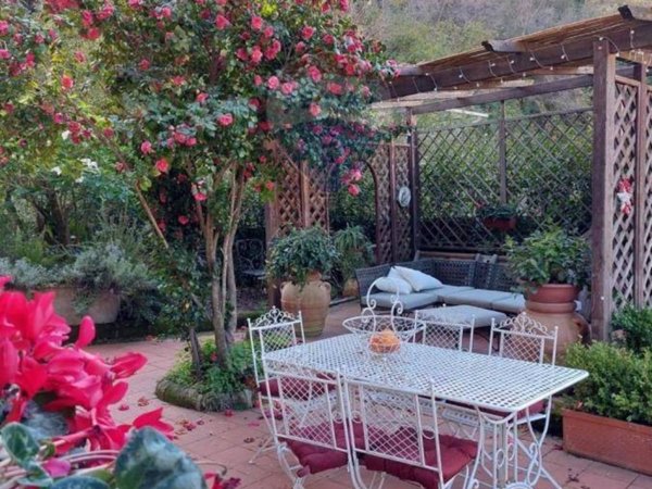 casa indipendente in vendita a Napoli in zona Arenella