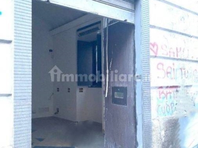 negozio in vendita a Napoli in zona Fuorigrotta